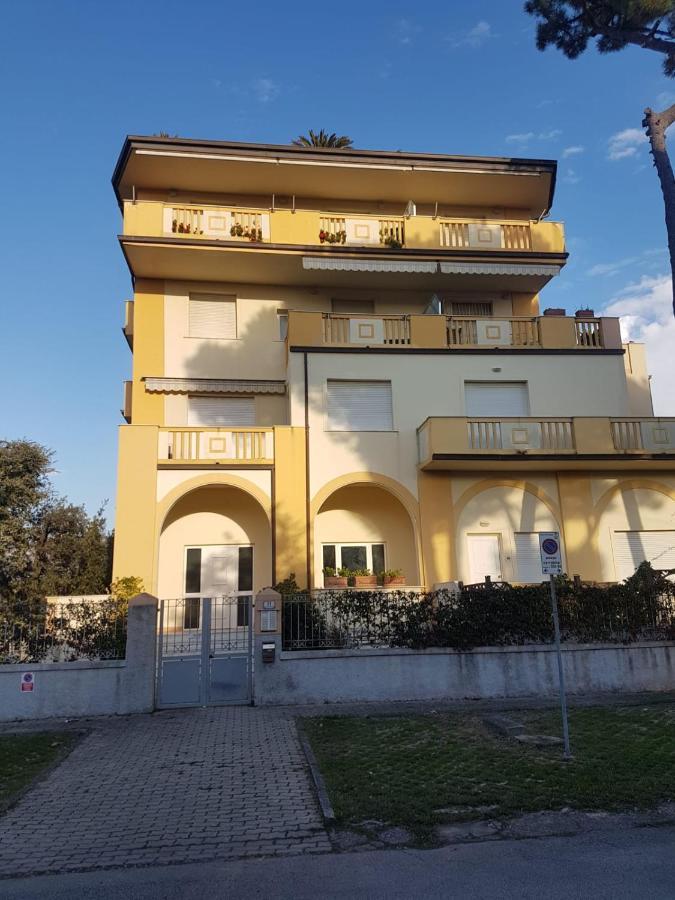 Apartamento Vittoria Marina Di Pietrasanta Exterior photo